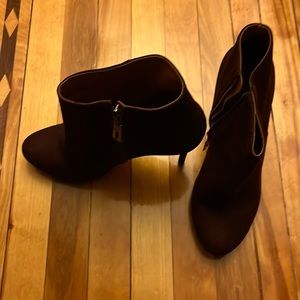 Schutz burgundy ankle booties size US 9 slightly worn
